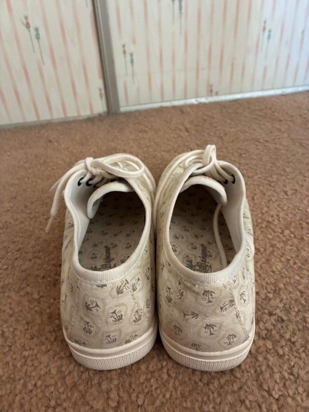 Tommy Bahama women’s Cream  and green Canvas Sneakers with Palm Motif - Picture 5 of 10